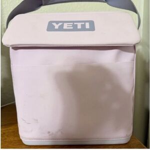 Yeti lunch box